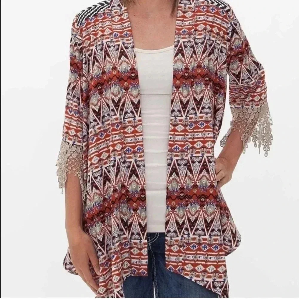 Gimmicks by BKE Buckle boho chic Aztec fringe kimono cardigan crochet lace Large